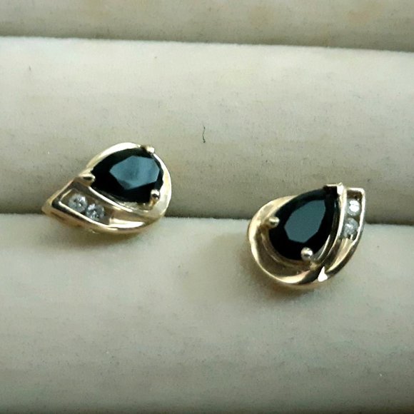 Jewelry - 14K Gold Onyx Gemstone & Diamond Earrings